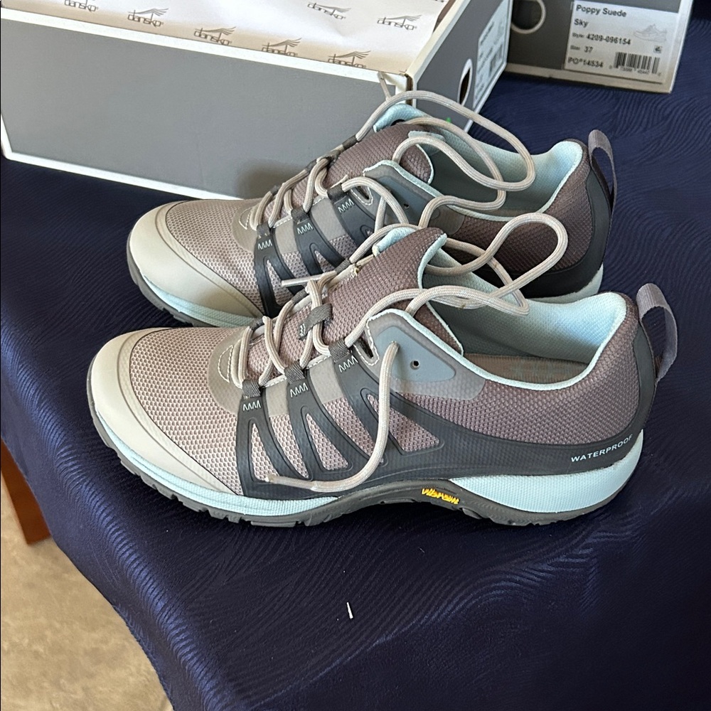 Dansko Women's Athletic Shoes in Gray and Light Blue
